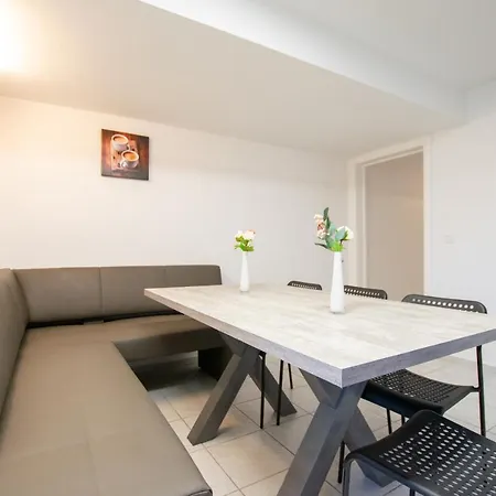 Apartment Tolstov Convenient 4 Dusseldorf