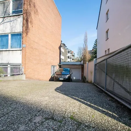 Apartment Tolstov Convenient 4 Dusseldorf